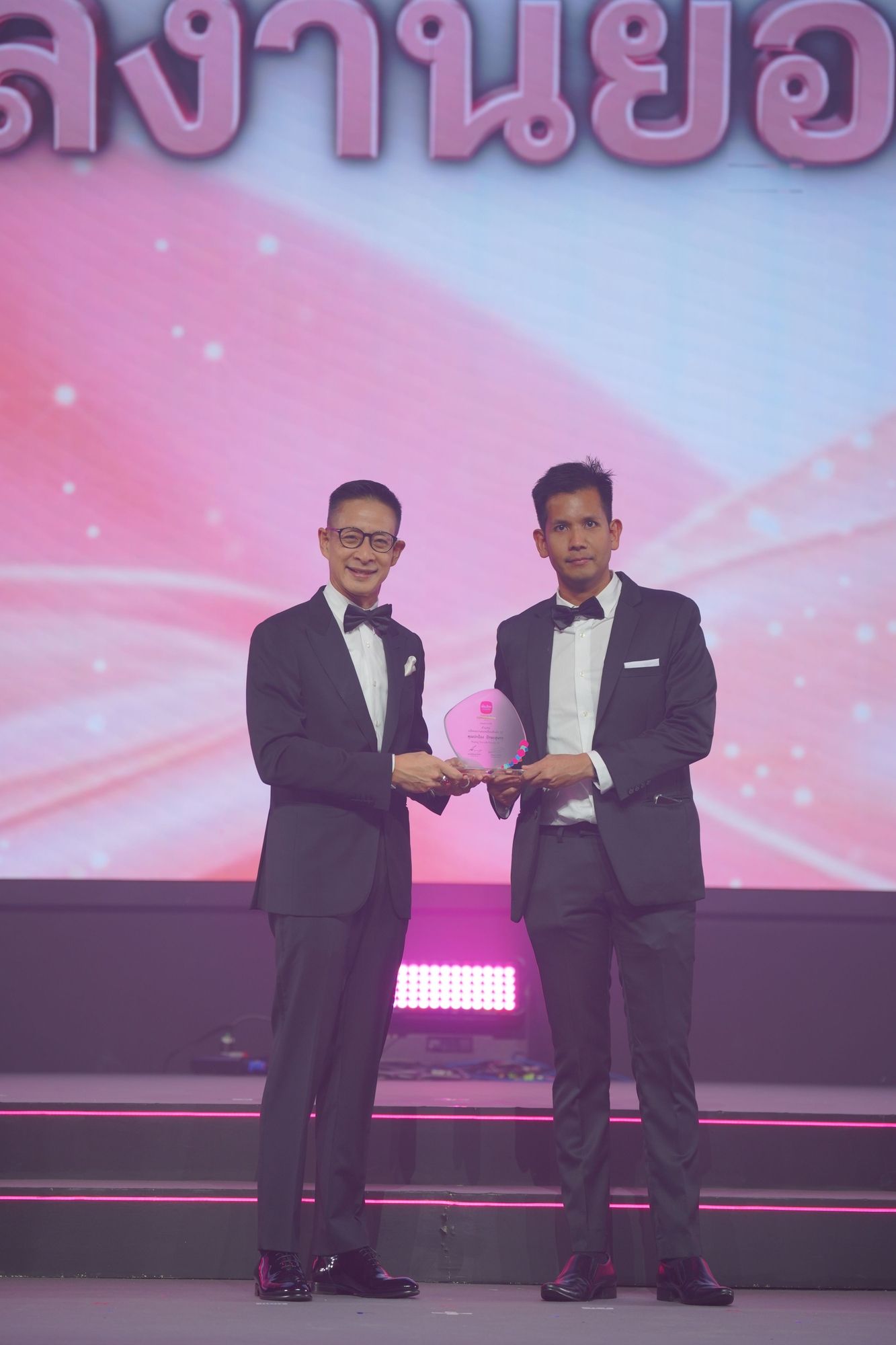 ปกป้อง ปัทมะสุนทร ตัวแทนเมืองไทยประกันชีวิต รับรางวัลผลงานที่ปรึกษาประกันชีวิต